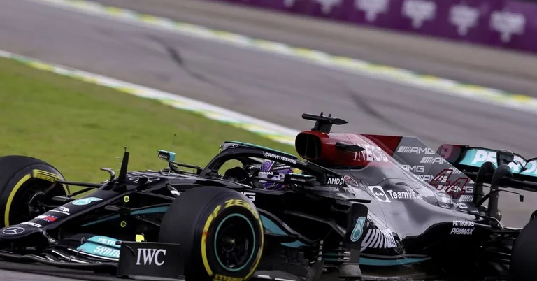 Dopo Verstappen, c'è una penalità per Hamilton: il Briton viene espulso dalle qualifiche del Brasile