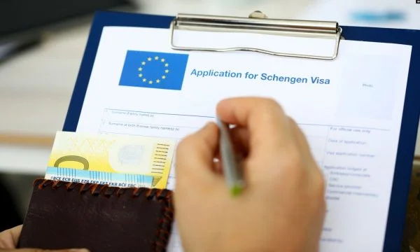 Visa Shopping kostet Kosovars ein monatliches Gehalt