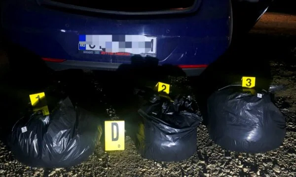 Ein 35-jähriger Mann wurde verhaftet, mit mehr als 15 kg Marihuana gefangen