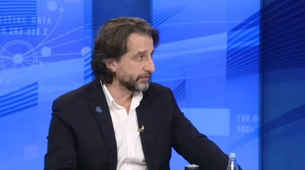 Rama: Ipocrizi questo governo prende i salari da noi, sono una diaspora che ha votato VV)