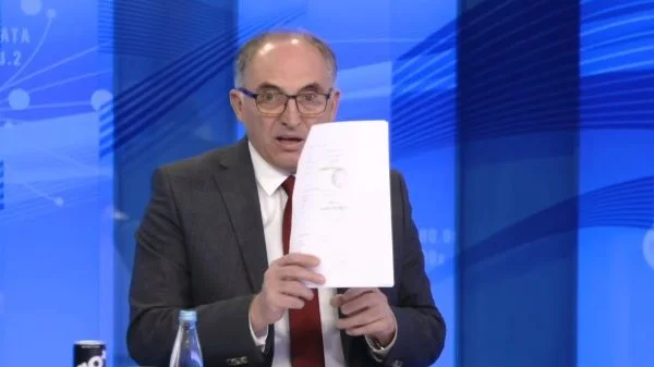 Totaj relate le document : Pas encore signé par le bureau des achats, Haskuka a signé l'offre