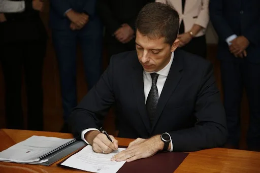 Djuqi sendet Brief an 435 Kongressabgeordnete und 100 US-Senatoren