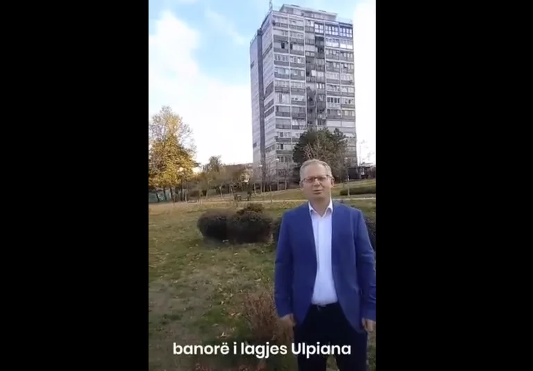 Fedele Bisly con spot video per Arben Anno: Alla ricerca di internet più forte con errori di ortografia