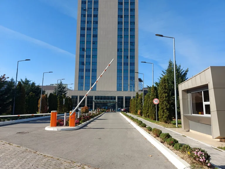 Eine verdächtige Tasche vor dem Justizministerium: Es nimmt die Polizei weg und gibt einige Details