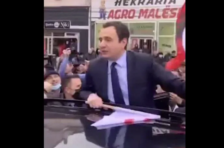 Er kritisierte andere für die schwarzen Jeeps, und es kommt nicht von ihnen herab: Was Hoxha über Albin Kurti sagt