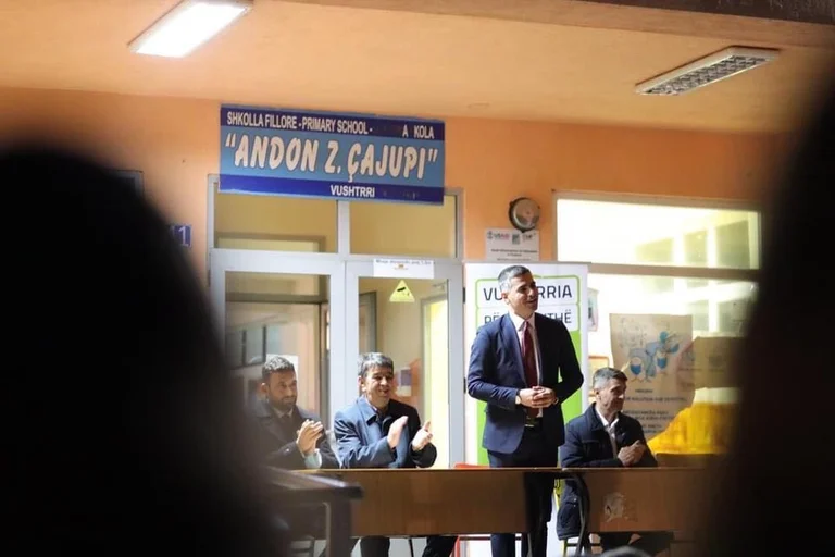 Tahiri in un incontro con i cittadini: La Cascata è dei Volontari