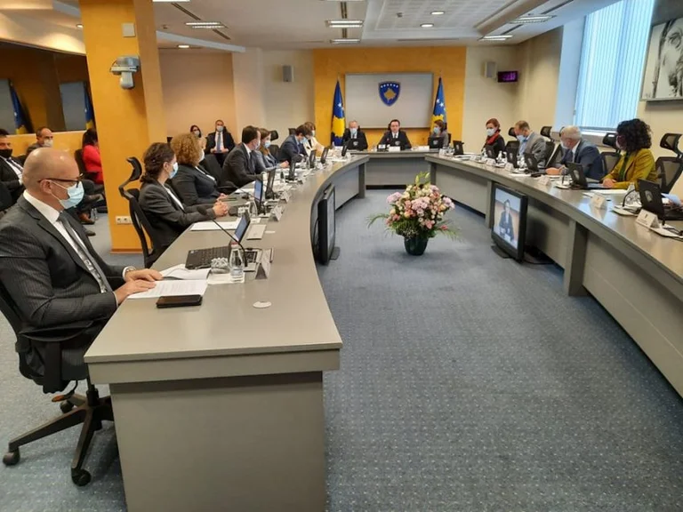 Il governo considera oggi la decisione di pagamento supplementare per i lavoratori sanitari