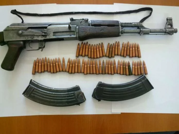 Police confiscate Kalashnikov to a 20-year-old in Mitrovica