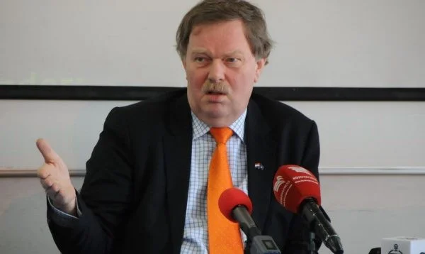 Ancien ambassadeur Bosch: pression sur le Kosovo, inacceptable