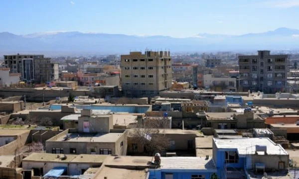 Numero di affamati aumenta, le famiglie afghane sono costrette a vendere i bambini