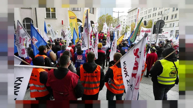 I minatori in Polonia protestano davanti alla costruzione della Commissione europea