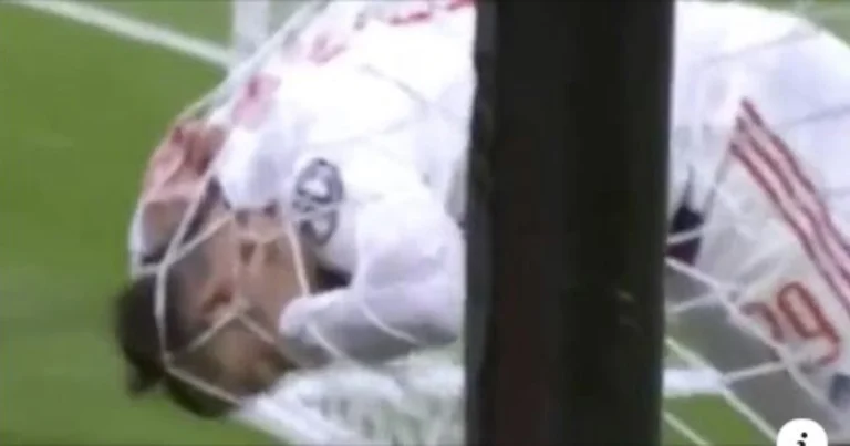 Gerdan Shaqiri versuchte, auf dem Querweg zu halten, war aber sehr kurz und das Ergebnis war lächerlich.