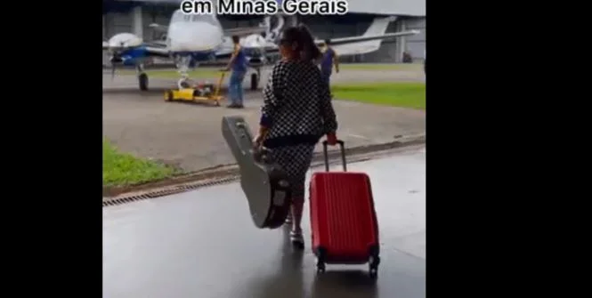 L'aereo si è schiantato, il cantante popolare di 26 anni muore