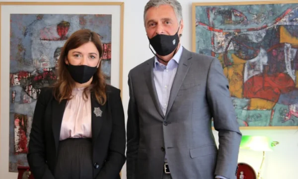 Albulena Haxhiu thotë se “nuk shkon Lumezi”, reagon ashpër ndaj lajmit