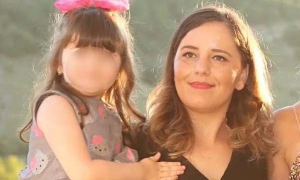 Embajada de Austria invita a la madre de la niña enferma a ver el equipo de visa