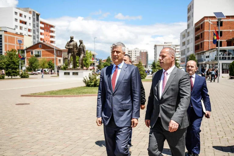 Ladrovci è chiamata da Hashim Thaci e Rexhep Selimi: tra le più emotive conversazioni nella vita