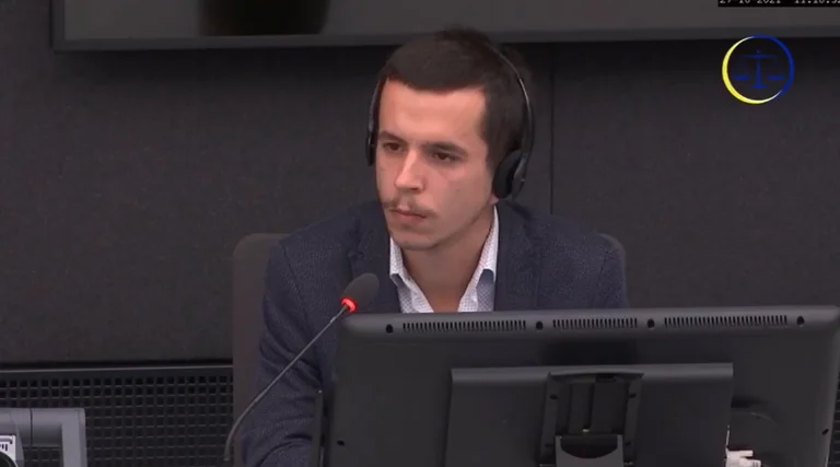 Le journaliste Halil Berisha complète le témoignage au Tribunal spécial