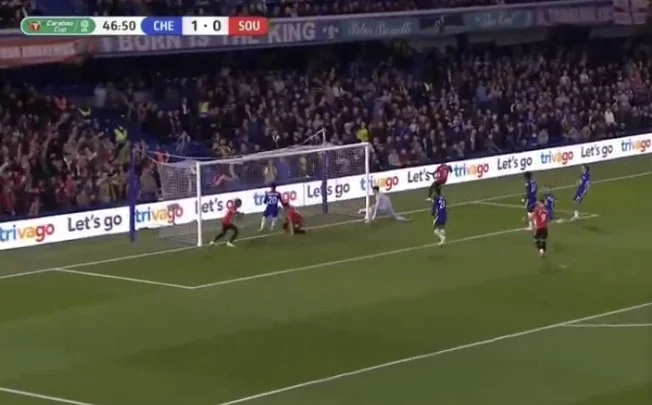 Southampton équilibre les choses au pont d'Istanbul, Chelsea chocs