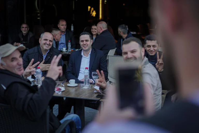 Obadiah torna a Podujevo, a sostegno del Dr. Ekrem Hysen