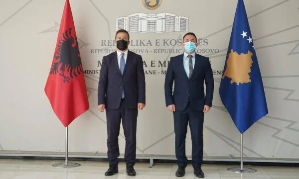 Der bereitwillige KSF bietet Unterstützung für Albanien nach der Vergiftung der Bürger in Kruja