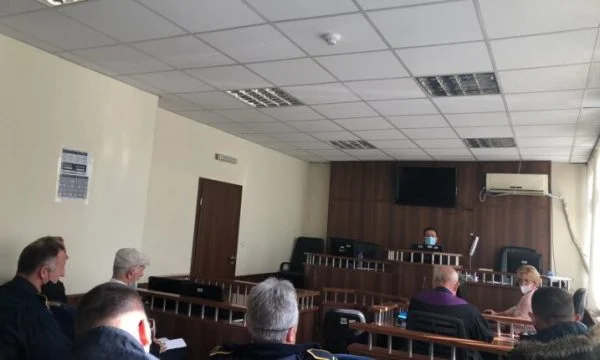 Cargado por matar a un hermano sobre un ganado encontrado inocente en el tribunal