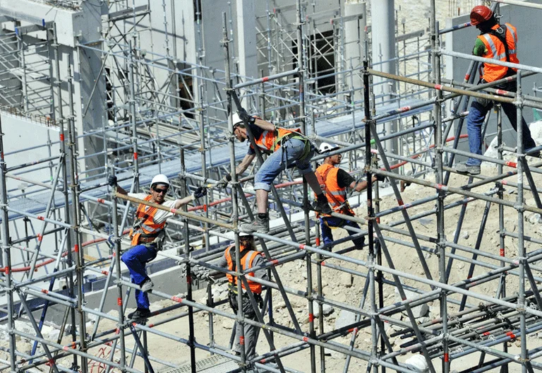 Price hikes: The salaries of state workers rose dramatically, of privates only 4 and 70 cents per year