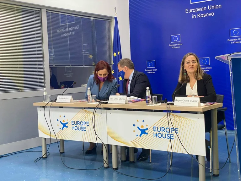 Zwei Frauen, die seit Beginn des Kosovo-Serbien-Dialogs teilnehmen, eine größere Beteiligung erforderlich