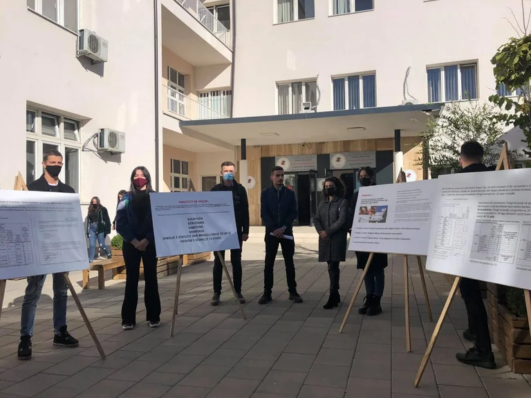Action students before Economics complain that part of staff has been appointed convicted and accused