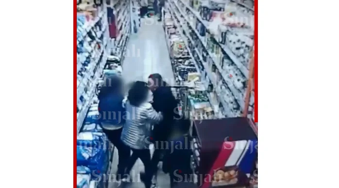 Skandalös: Mann schlägt eine Frau in einem Supermarkt in Pristina