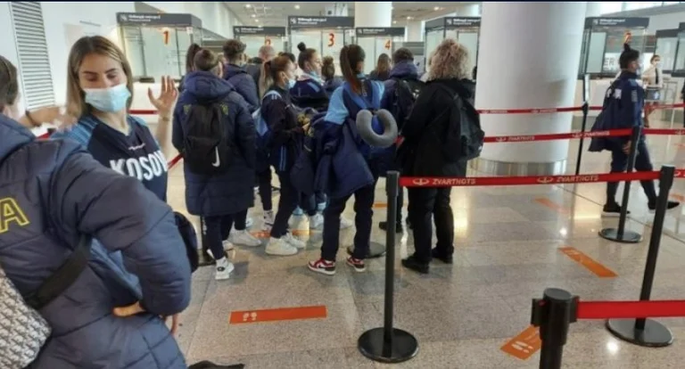 Gli armeni amano la Nazionale delle Donne: oltre un'ora di attesa per entrare nella capitale armena
