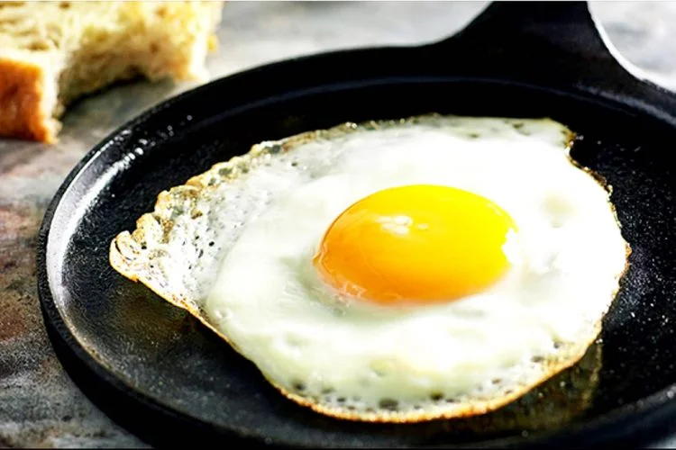 Price hikes: How much more money did the Kosovo family spend on bread and eggs all month?
