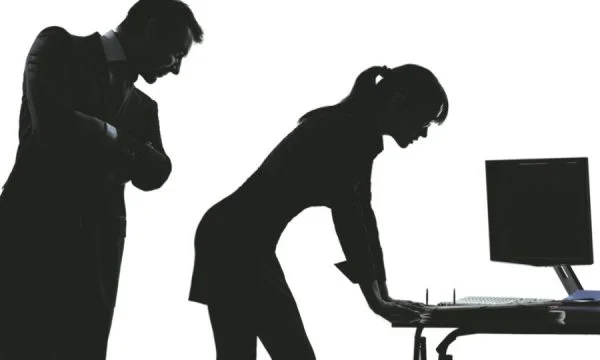 Kosovar, 22 anni, si riferisce alle molestie sessuali sul lavoro