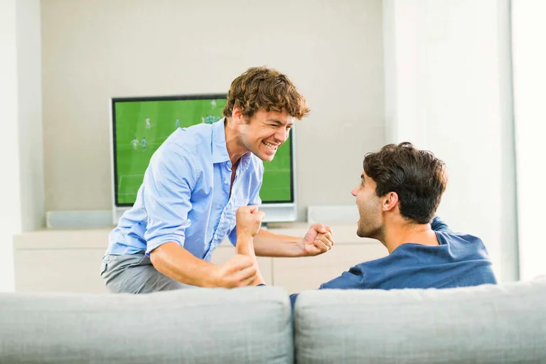 Ein fruchtbarer Tag für Fußballliebhaber, fünf Super-Debiter kämpfen heute