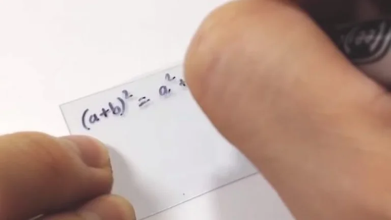 Student findet eine neue Methode der Cheating auf dem Test (Foto)