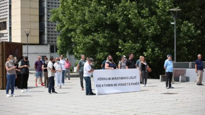 Kosovo Lottary Workers Protest Before Government Today