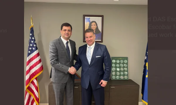 Gabriel Escobar besucht Kosovo-Botschaft in Washington