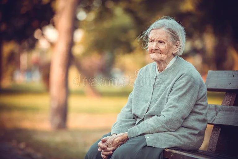 Con le parole di una vecchia donna che vive nella casa del vecchio senza il suo desiderio