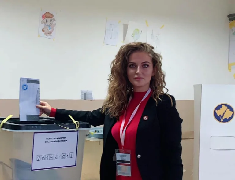 VV commissaire a invité les électeurs à voter sur son sujet le jour de l'élection, obtient une amende de 1000 euros