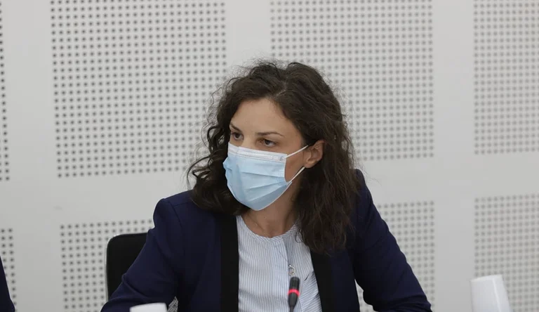 Plotping der strafrechtlichen Überprüfung an Minister Artane Rizvanolli