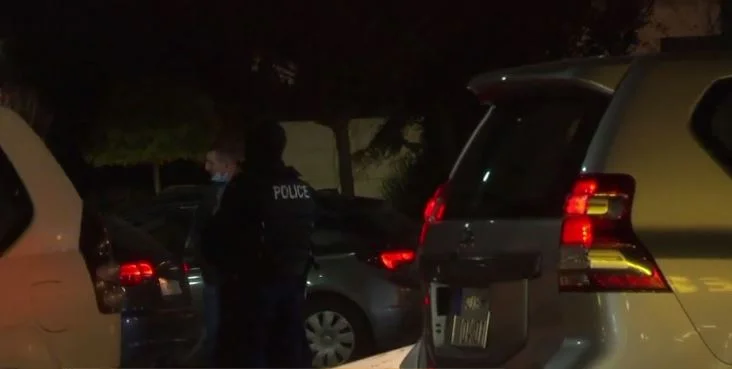 Ciò che è stato trovato e sequestrato nell'azione di ieri notte, l'accusa appare con avviso.