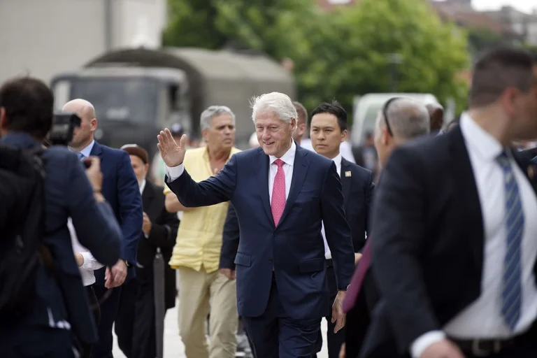 Clinton torna a casa: sto recuperando.
