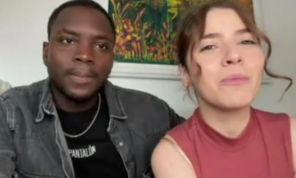 Viral a TikTok, la storia d'amore dell'affascinante coppia albanese-ganese, la ragazza di Vlora: ho cercato così difficile trovarlo.