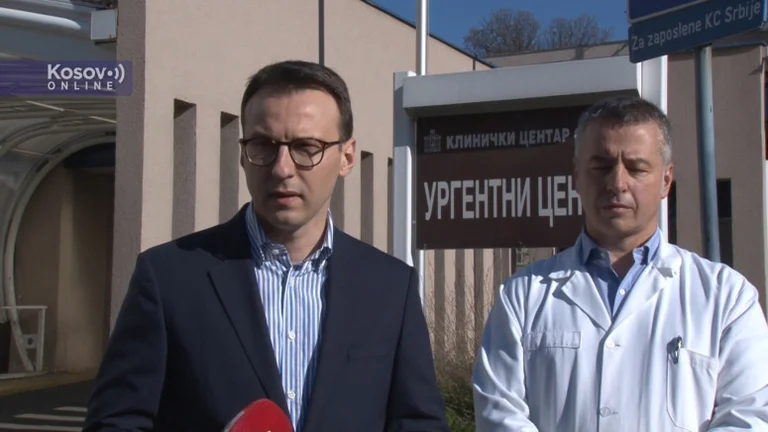 Serbian propaganda: Petkovi visits wounded Sreqko in the North, gravely insults Albin Kurti