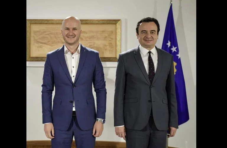 Tutti e direttamente all'ingresso: militanti VV a Pristina chiamato Ali “Great Reformer