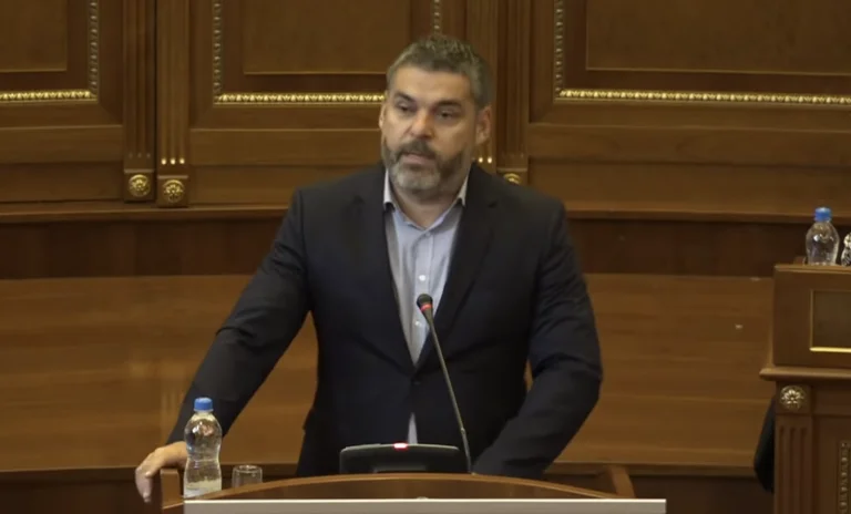 Kastrati – VV’së: Ku jeni more mesi, pak ma gjallë, diçka mu keni zverdhë prej t’dielës