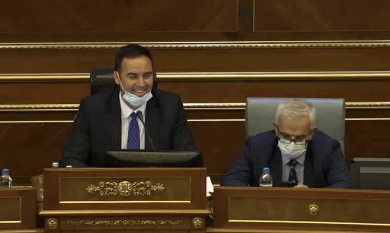 Qualcuno dice il nome di Agim Bahtiri nel paese: Vedere la risposta di Conjufca
