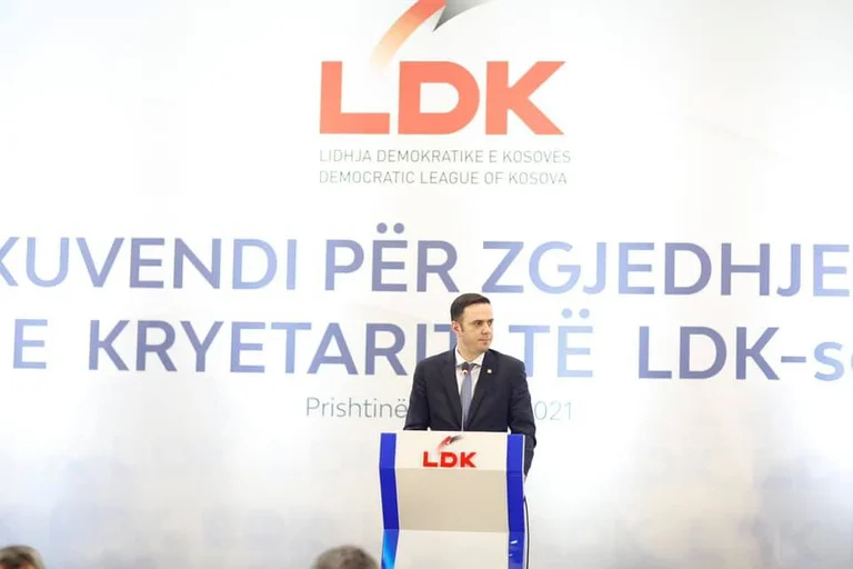Abdixhiku nesër homazhe te varri i Rugovës