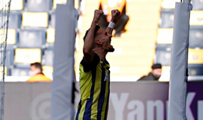 El Sr. Berisha levanta '%alarmin', advierte que viene a Kosovo con el último movimiento?
