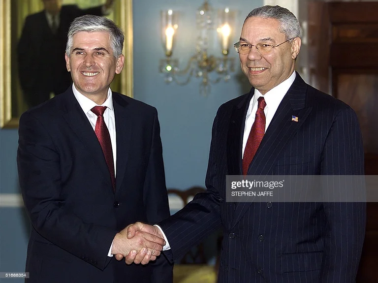 Muero a causa de David-19 del gran amigo de Kosovo Colin Powell