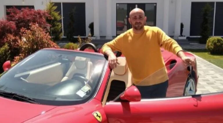Podujevo Präsidentschaftskandidat geht mit Ferrari zur Abstimmung